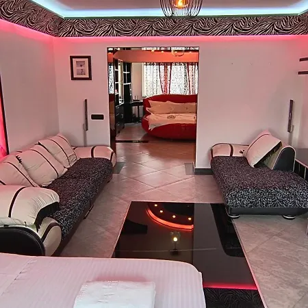 Modern Luxury Parliament Marriott For Up To 11 Ppl