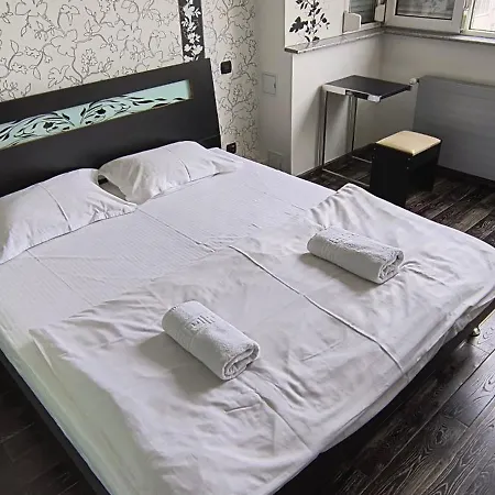 Modern Luxury Parliament Marriott For Up To 11 Ppl *
